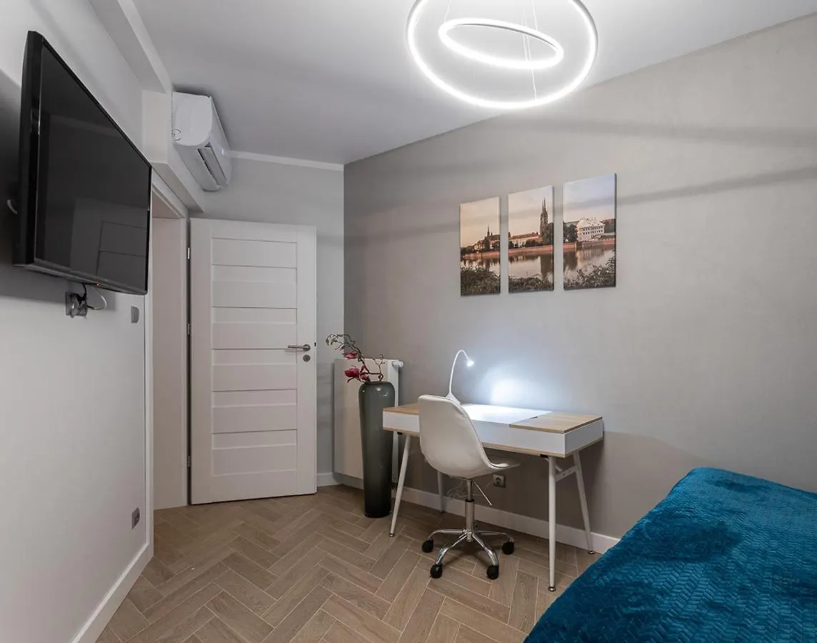 B&W Luxurious Apartment In The Center Of Wroclaw